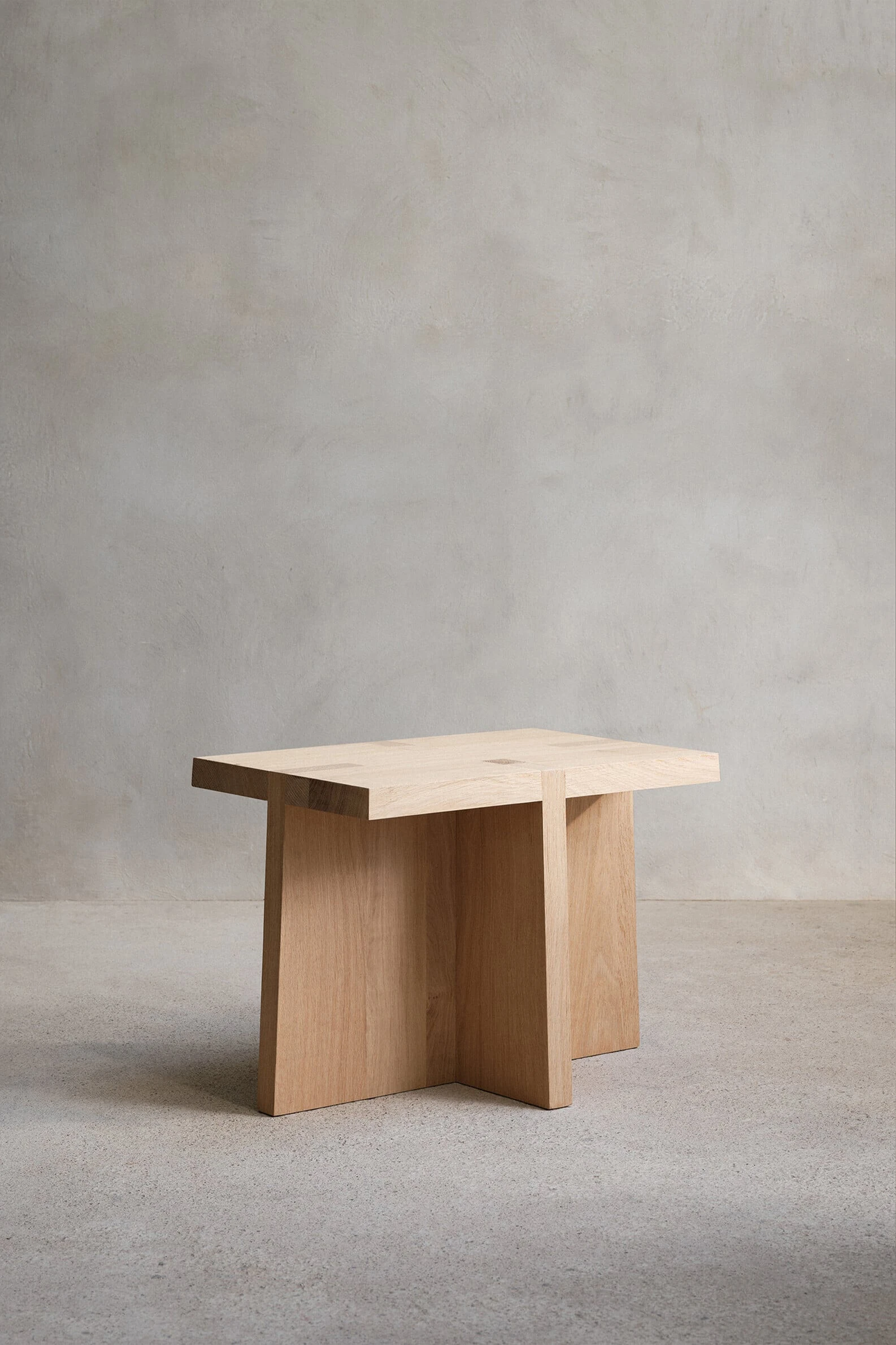 DUYSEN SIDE TABLE 01