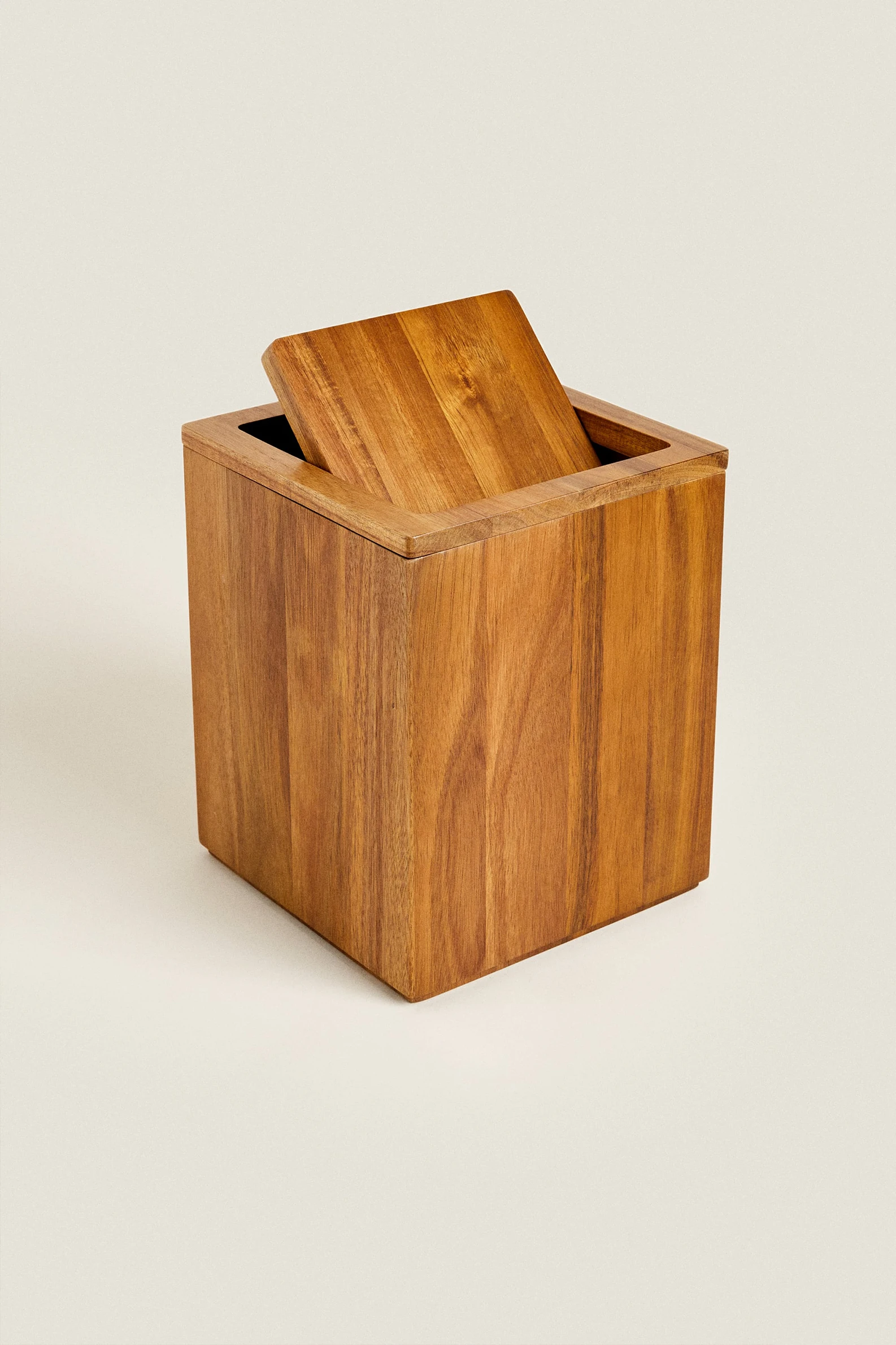 ACACIA WOODEN BASKET