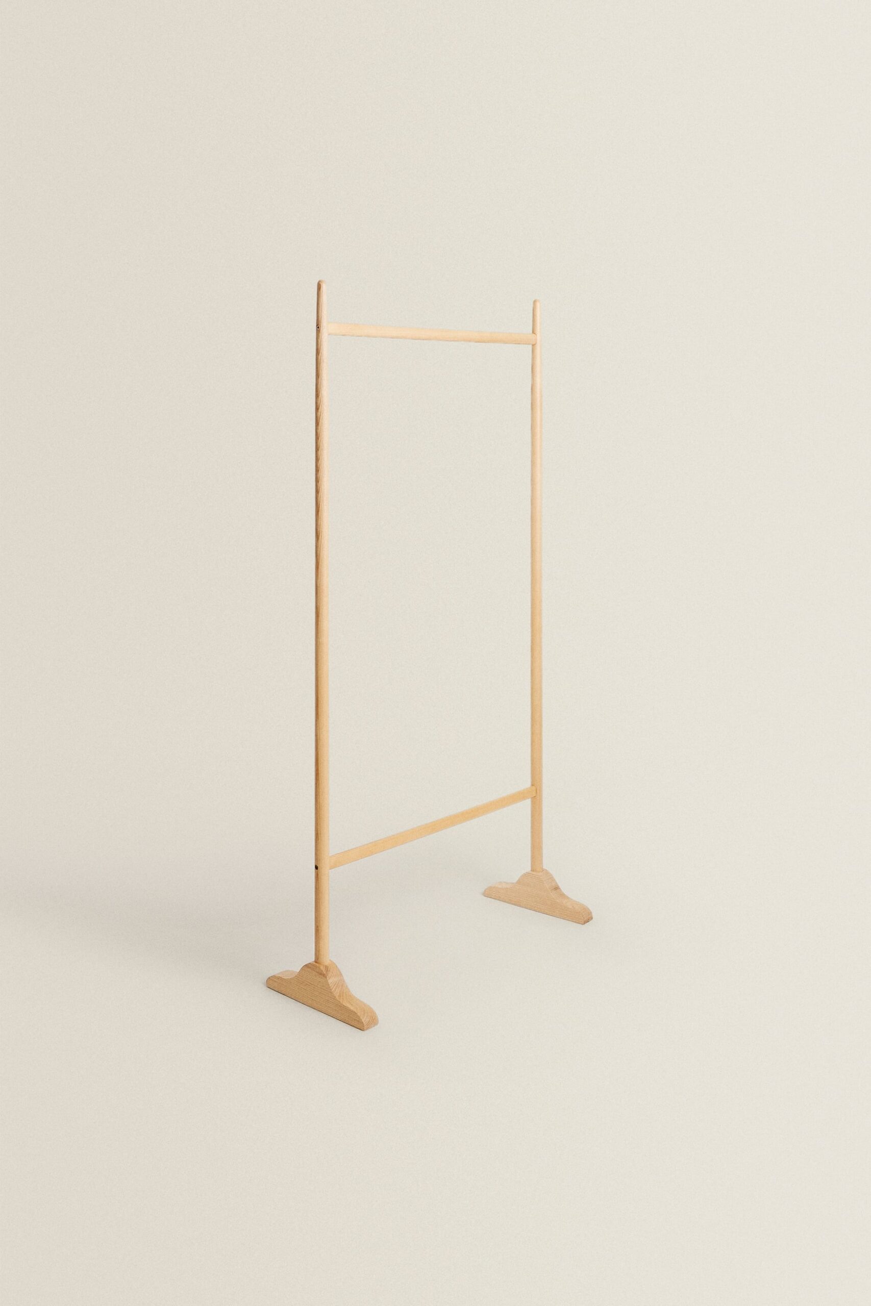 WOODEN CLOTHES RACK - Image 3