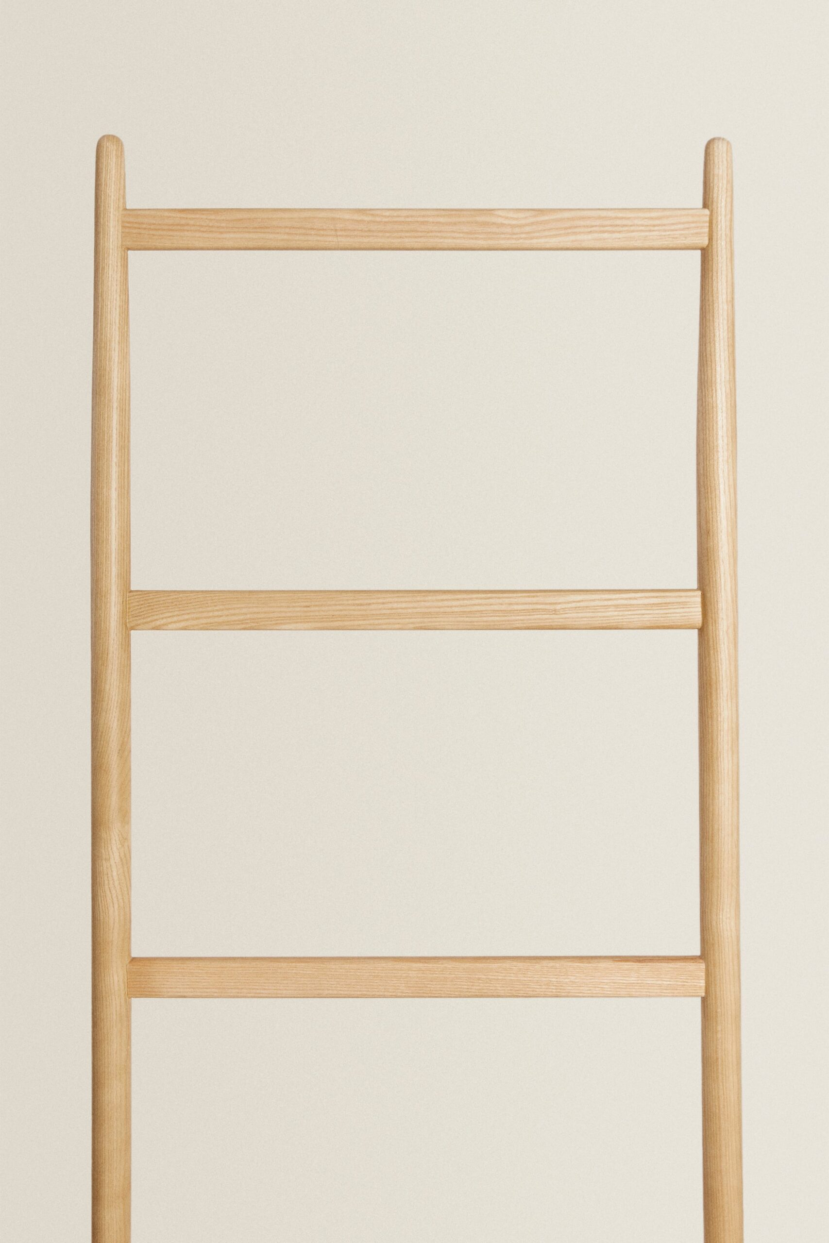 WOODEN TOWEL RACK - Image 7