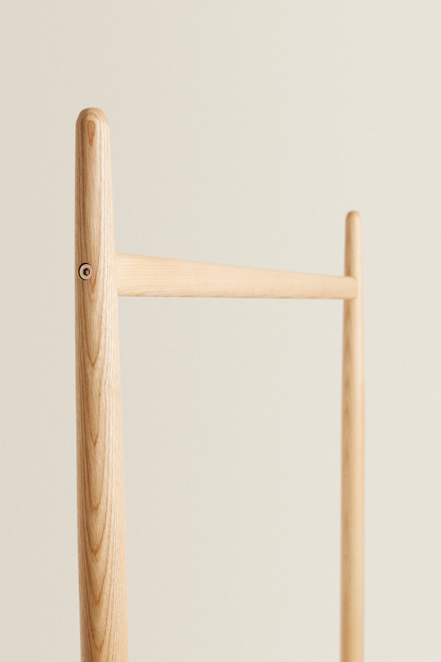WOODEN CLOTHES RACK - Image 4