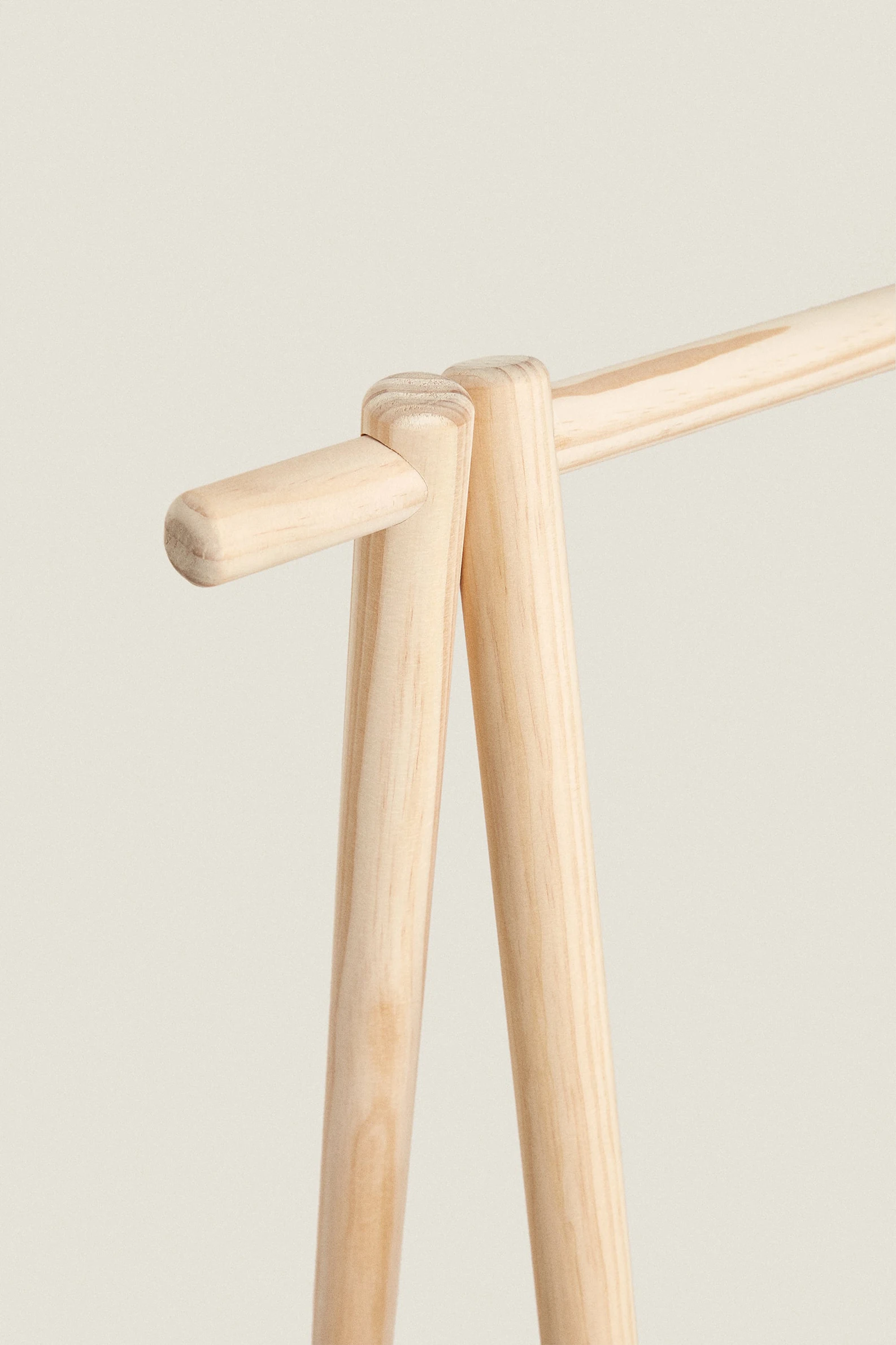 TODDLER CLOTHING RACK - Image 5