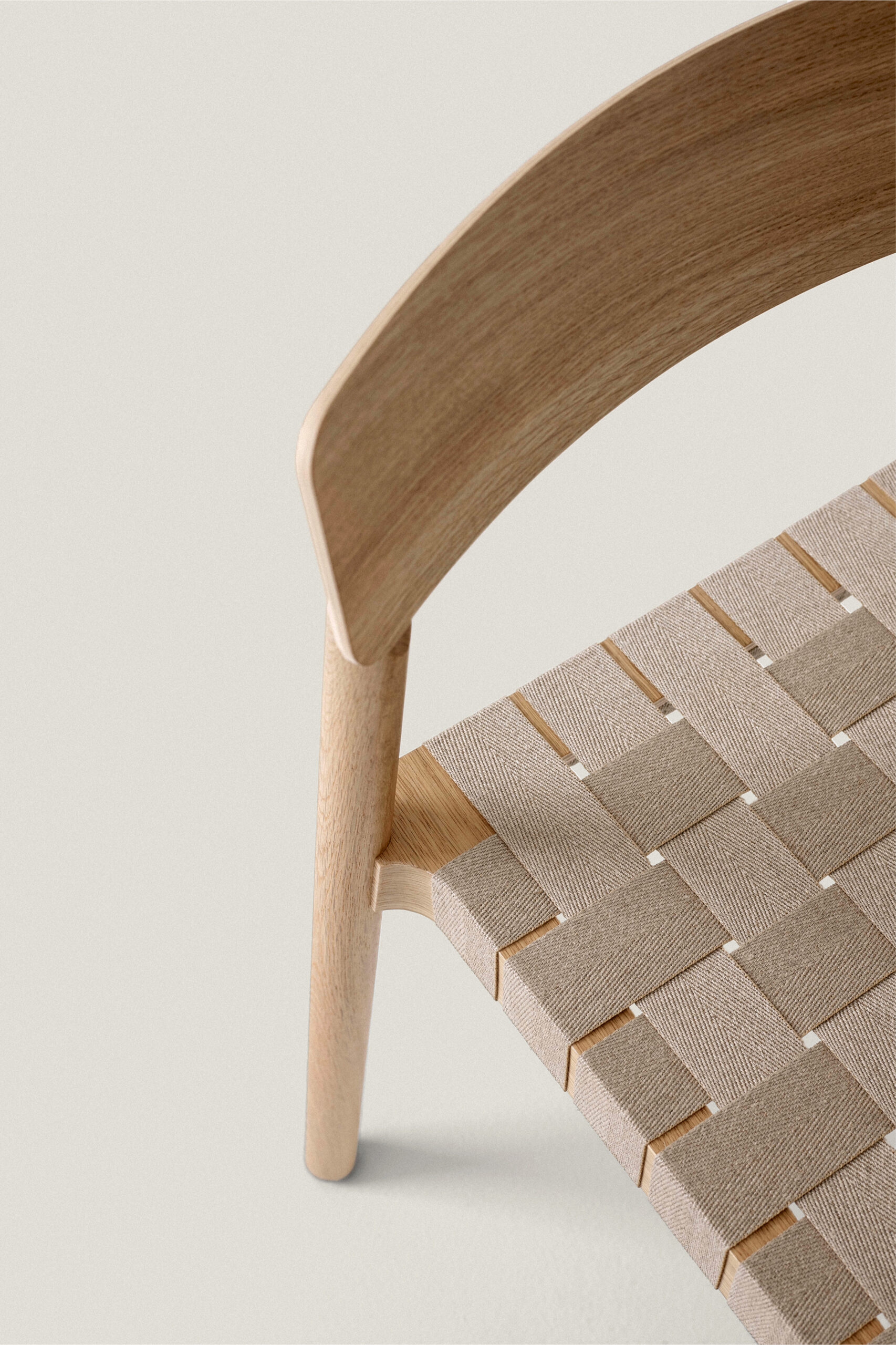 OAK AND LINEN WEBBING CHAIR - Image 7