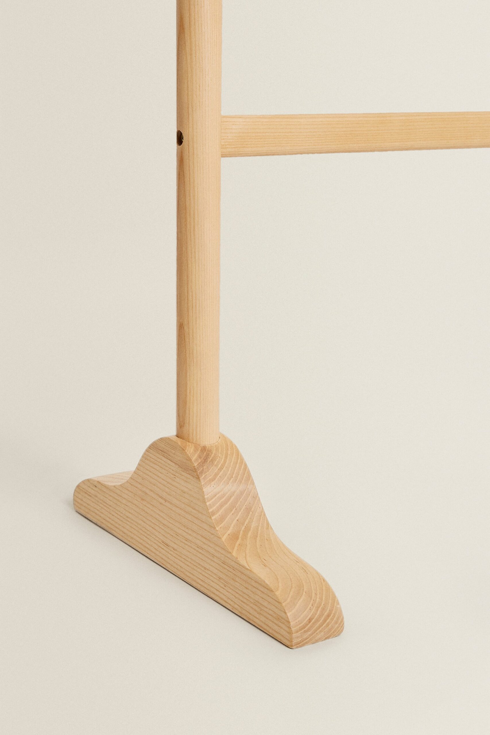 WOODEN CLOTHES RACK - Image 5