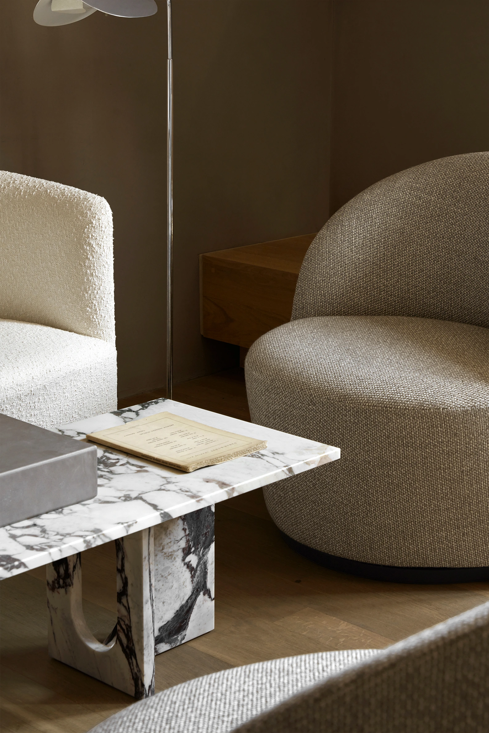ِANDROGYNE LOUNGE TABLE - Image 6
