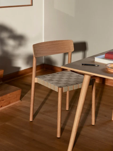 OAK AND LINEN WEBBING CHAIR