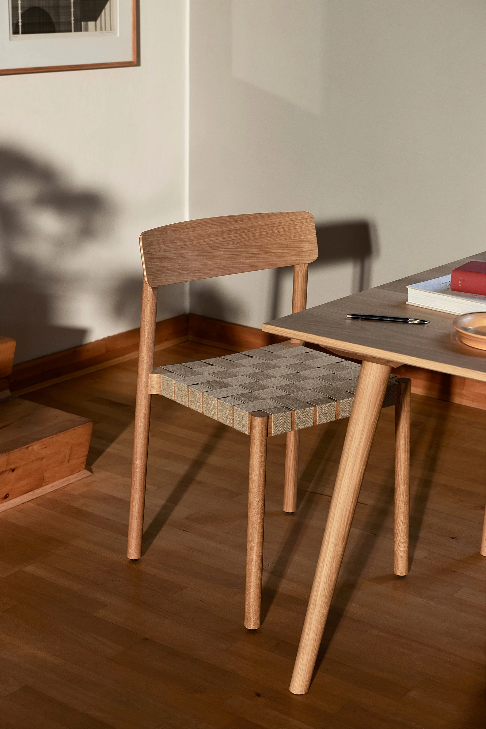 OAK AND LINEN WEBBING CHAIR