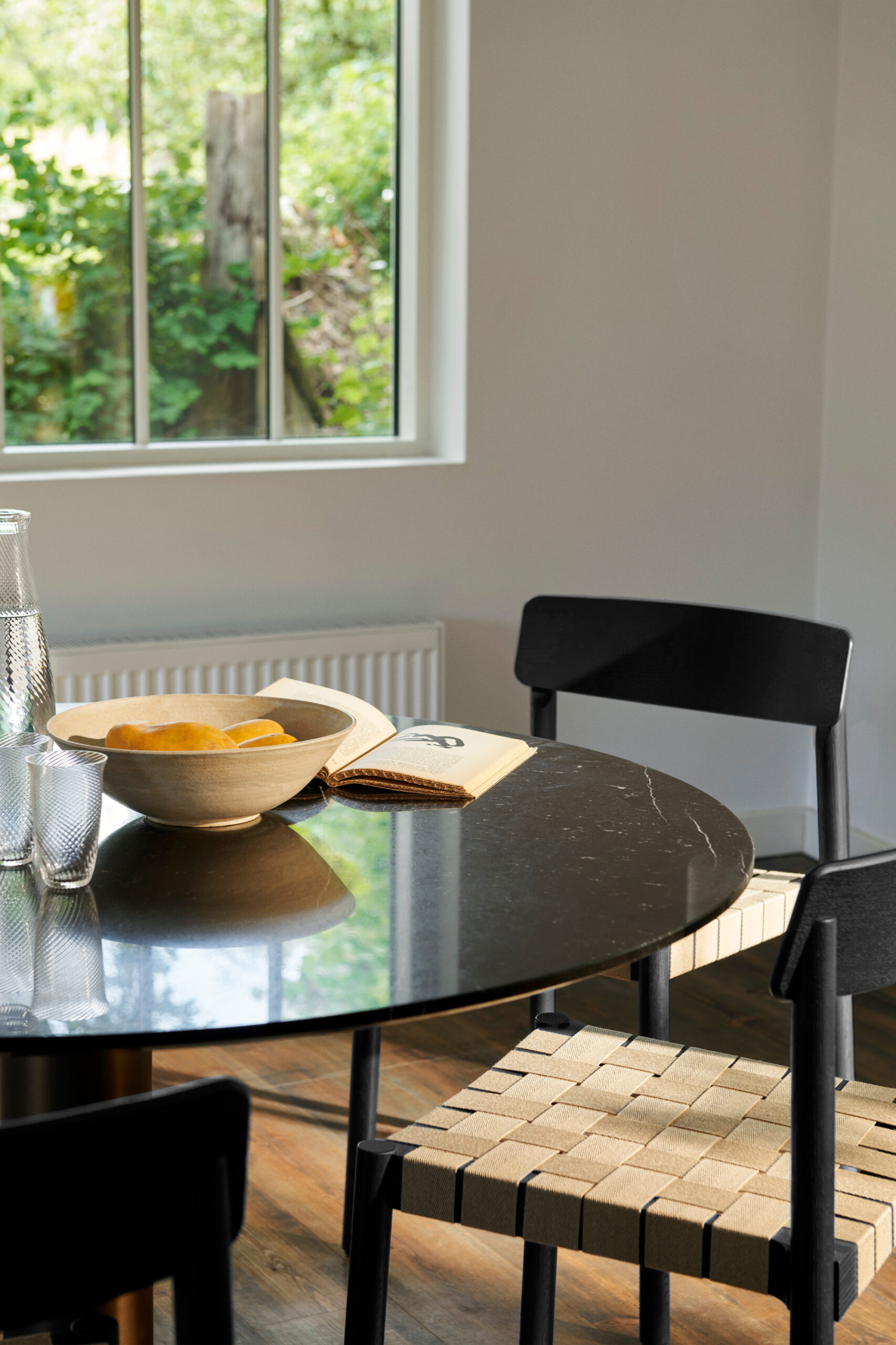 OAK AND LINEN WEBBING CHAIR - Image 5