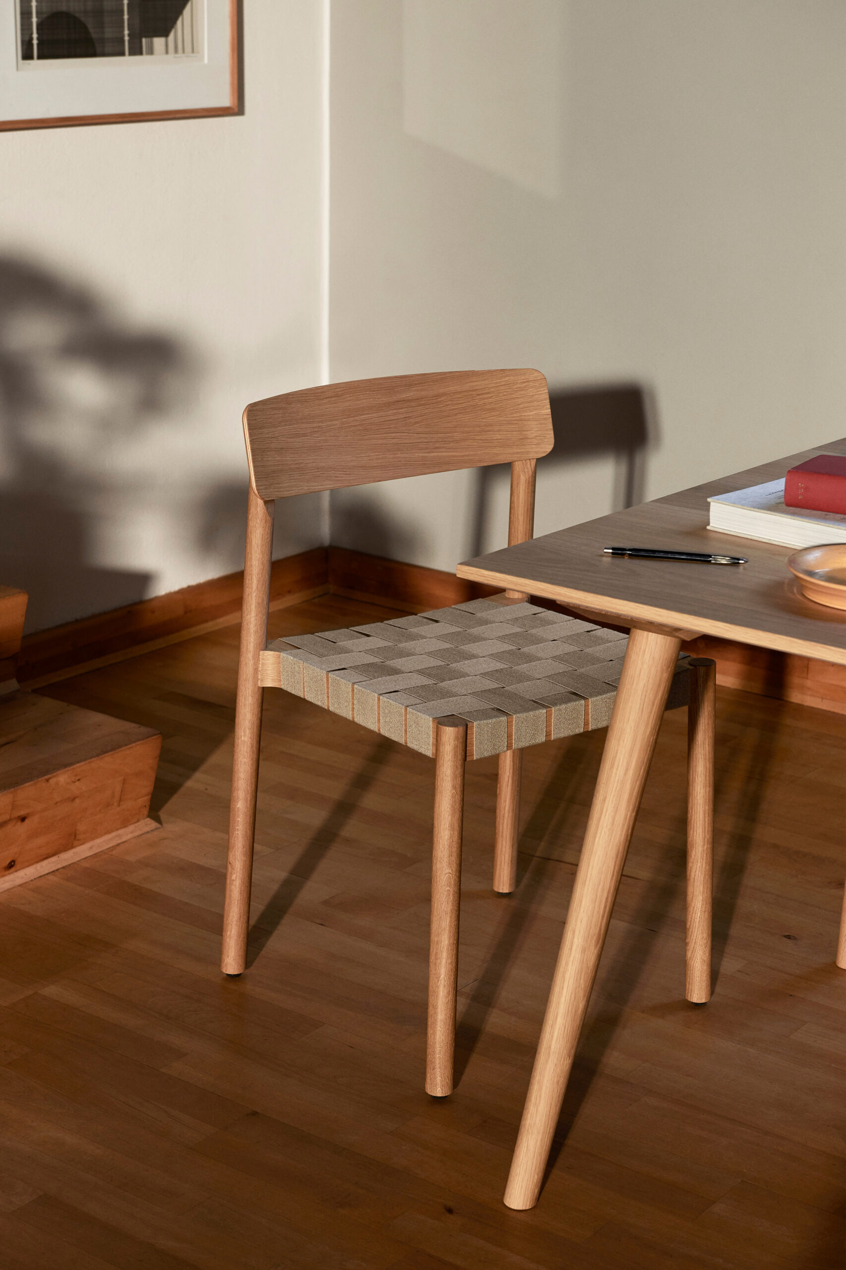 OAK AND LINEN WEBBING CHAIR