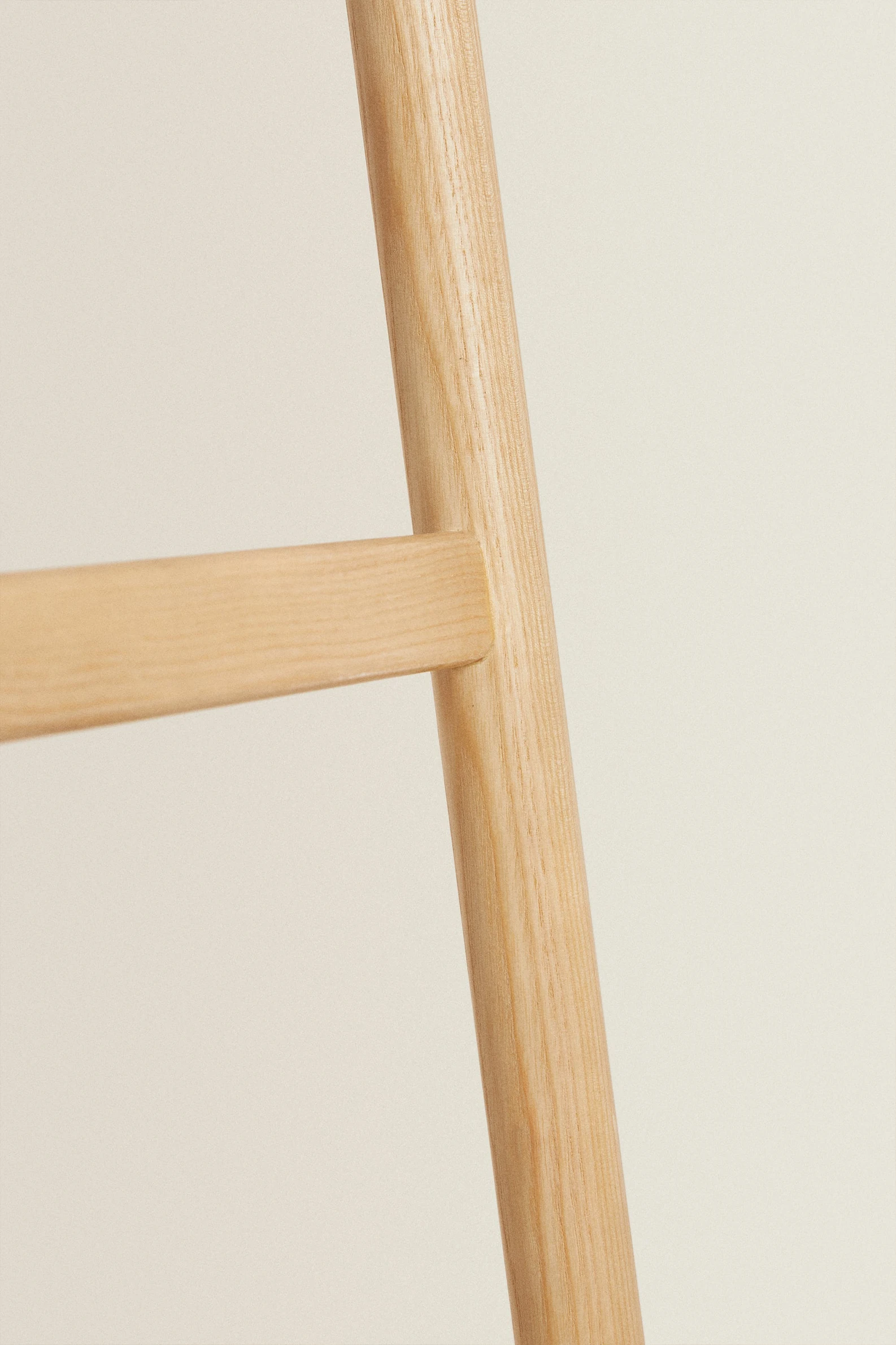 WOODEN TOWEL RACK - Image 8