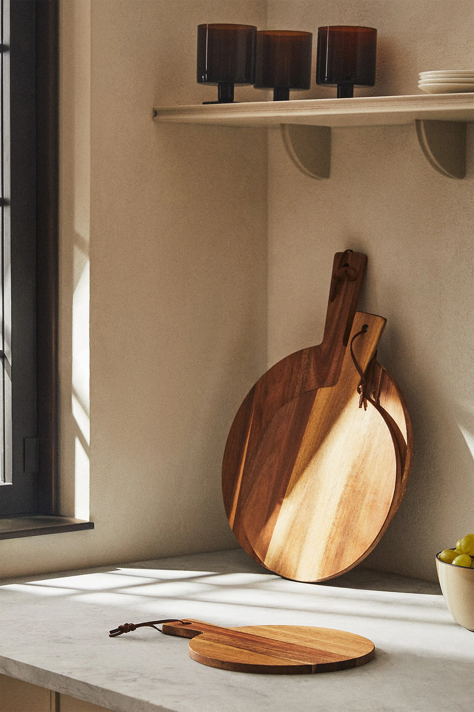 ROUND CUTTING BOARD