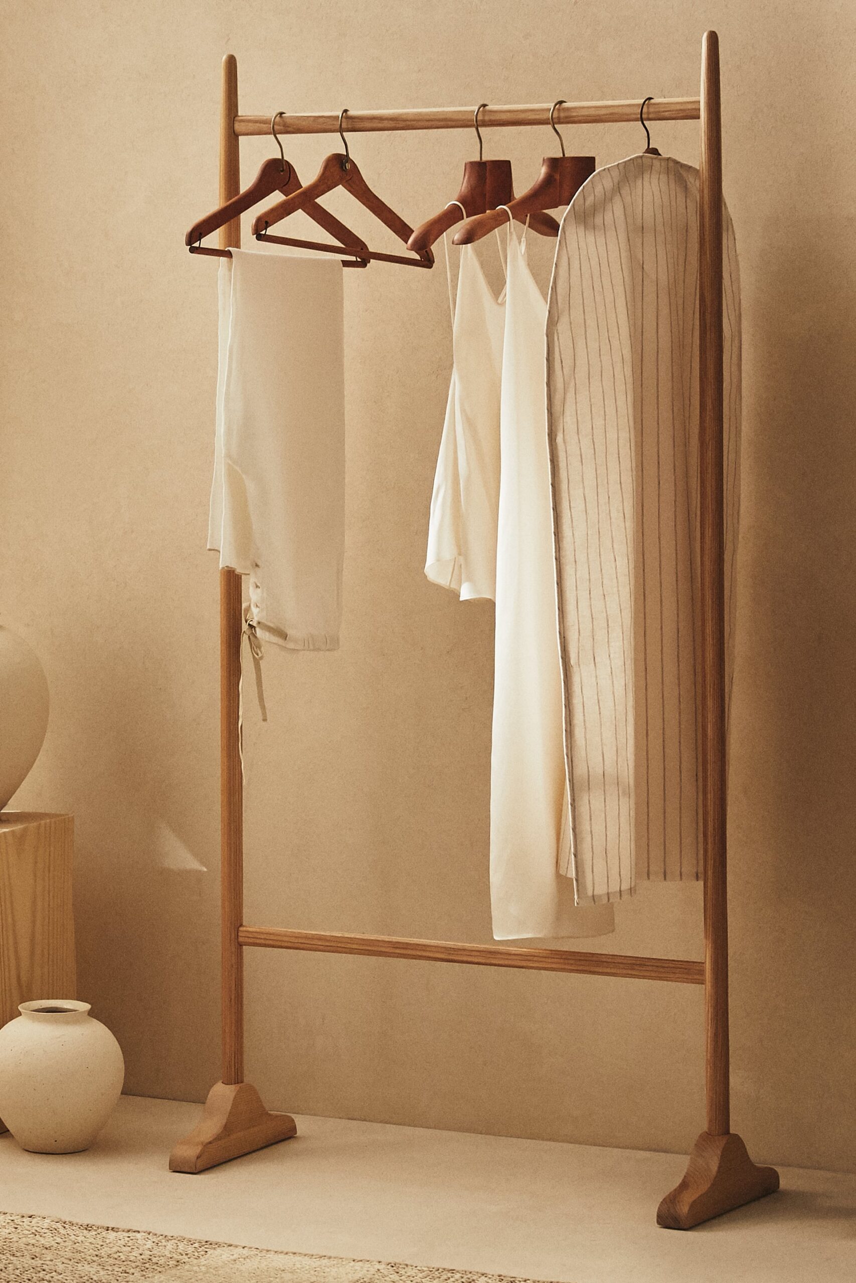 WOODEN CLOTHES RACK - Image 7