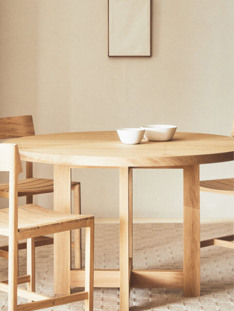 DUYSEN OAK DINING TABLE