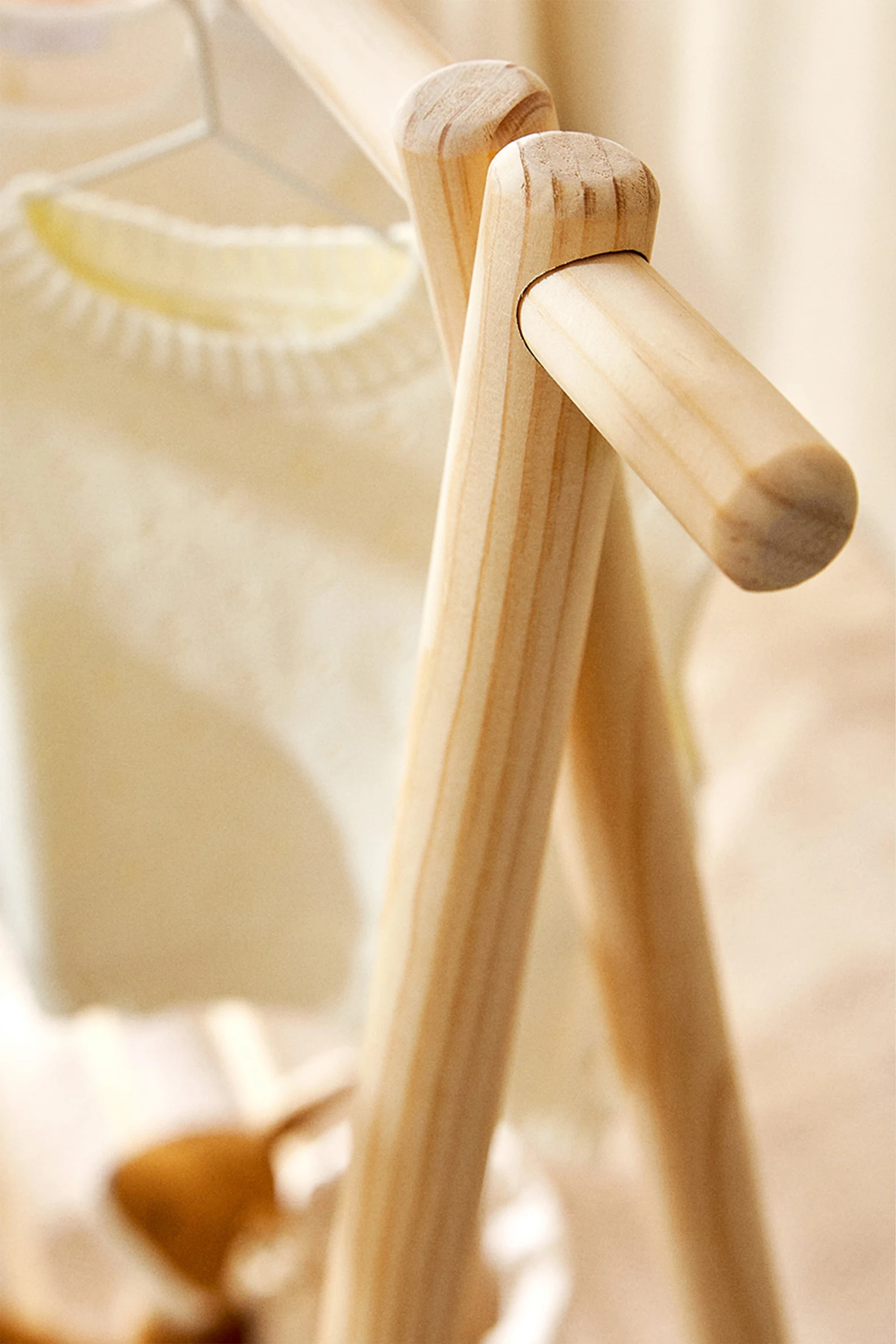 TODDLER CLOTHING RACK - Image 2