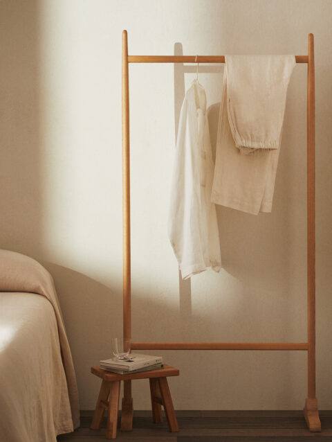 WOODEN CLOTHES RACK