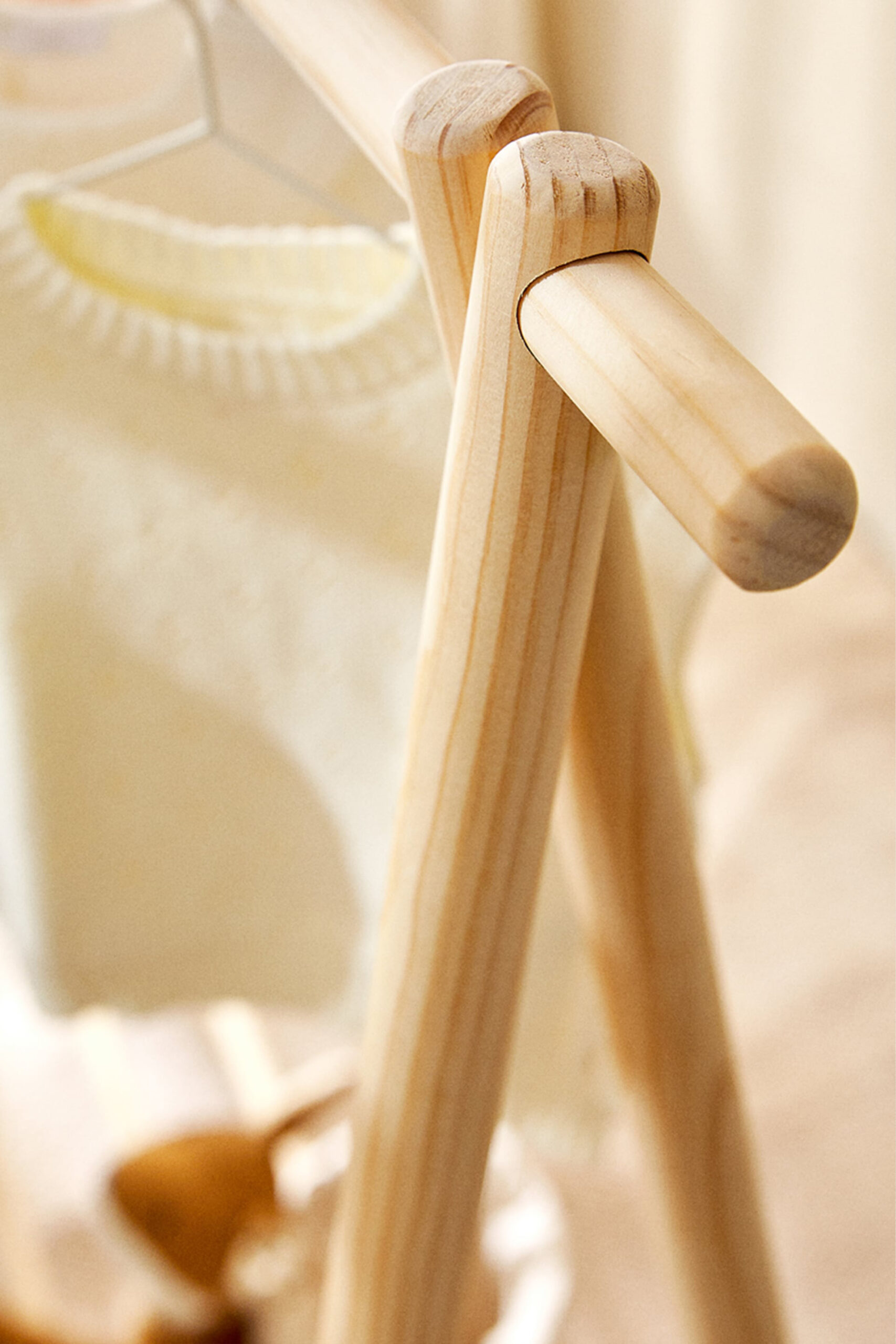 TODDLER CLOTHING RACK - Image 2