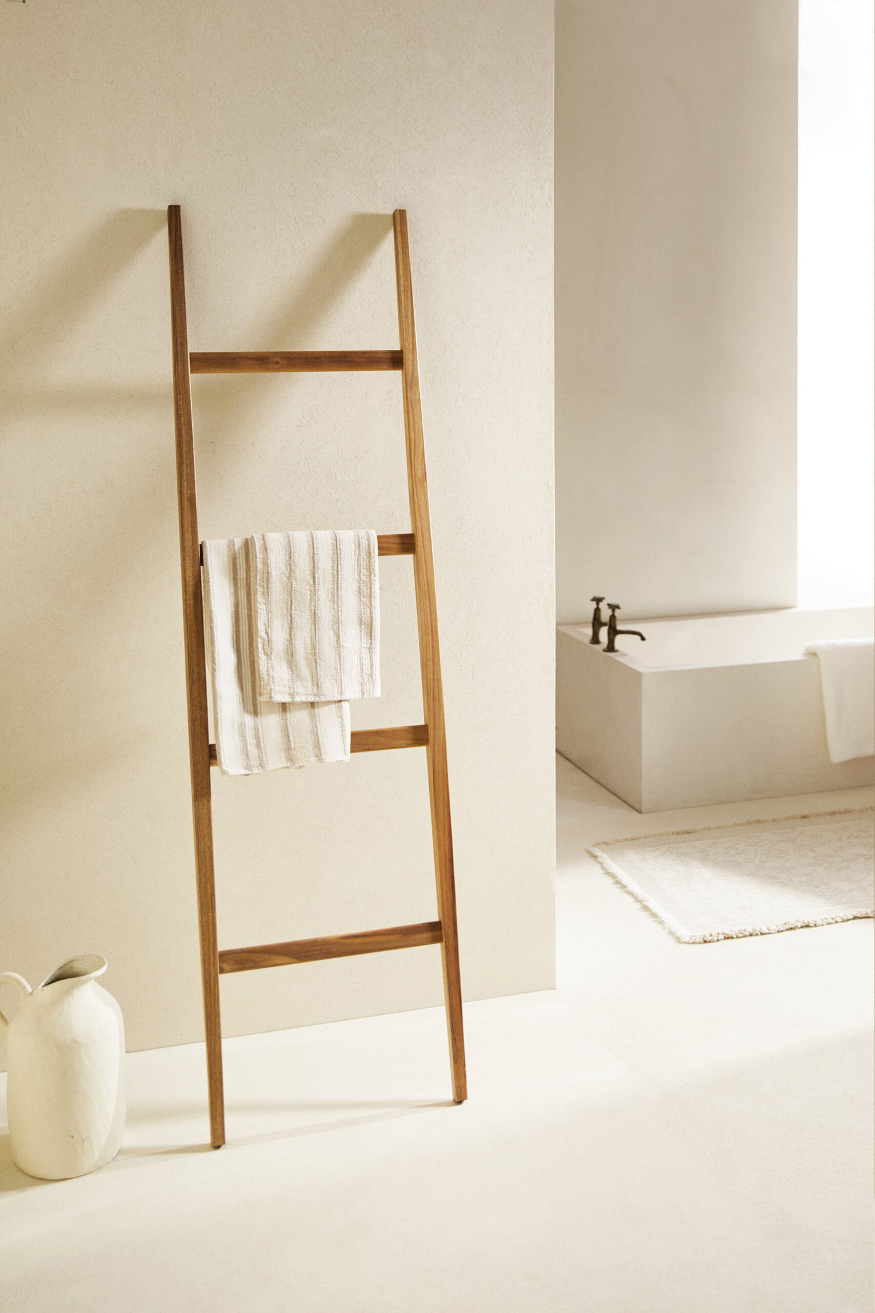 TEAK TOWEL RACK