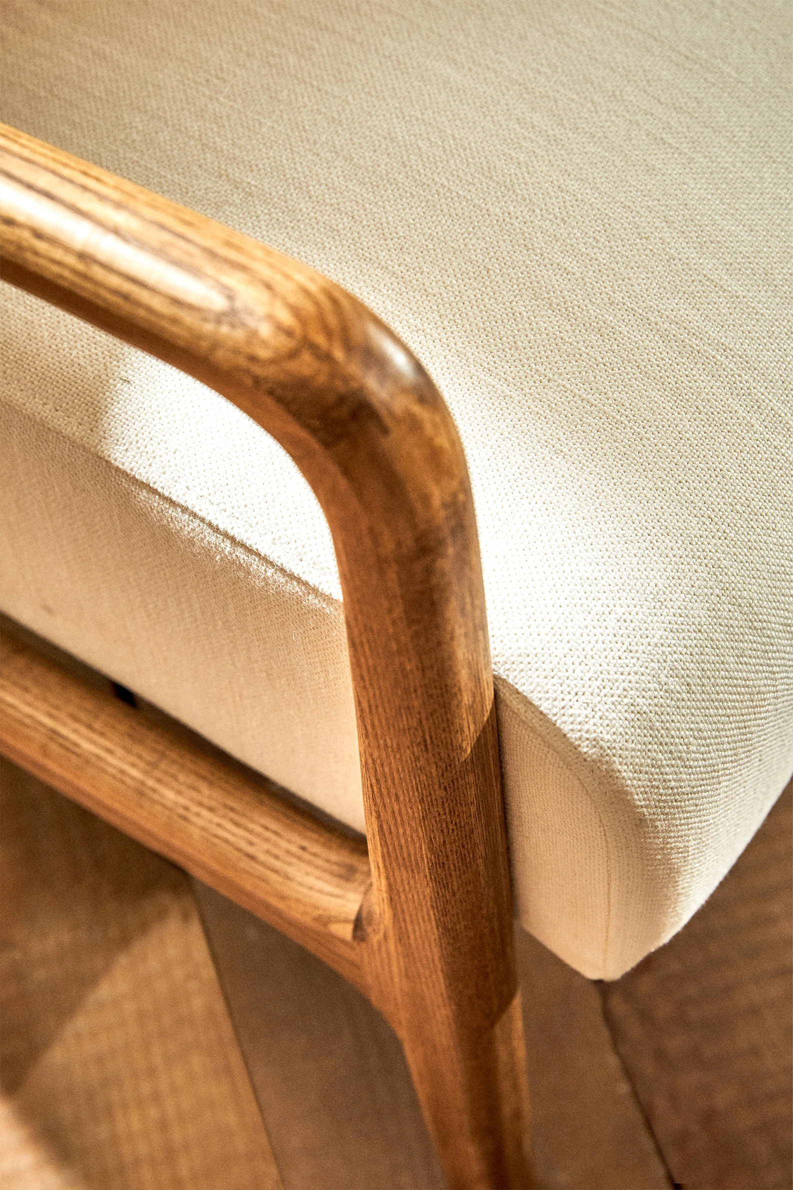 OAK WOOD AND LINEN ARM CHAIR - Image 2