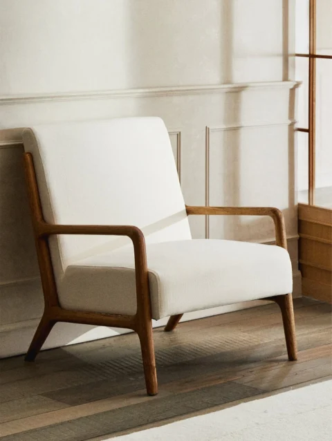 OAK WOOD AND LINEN ARM CHAIR